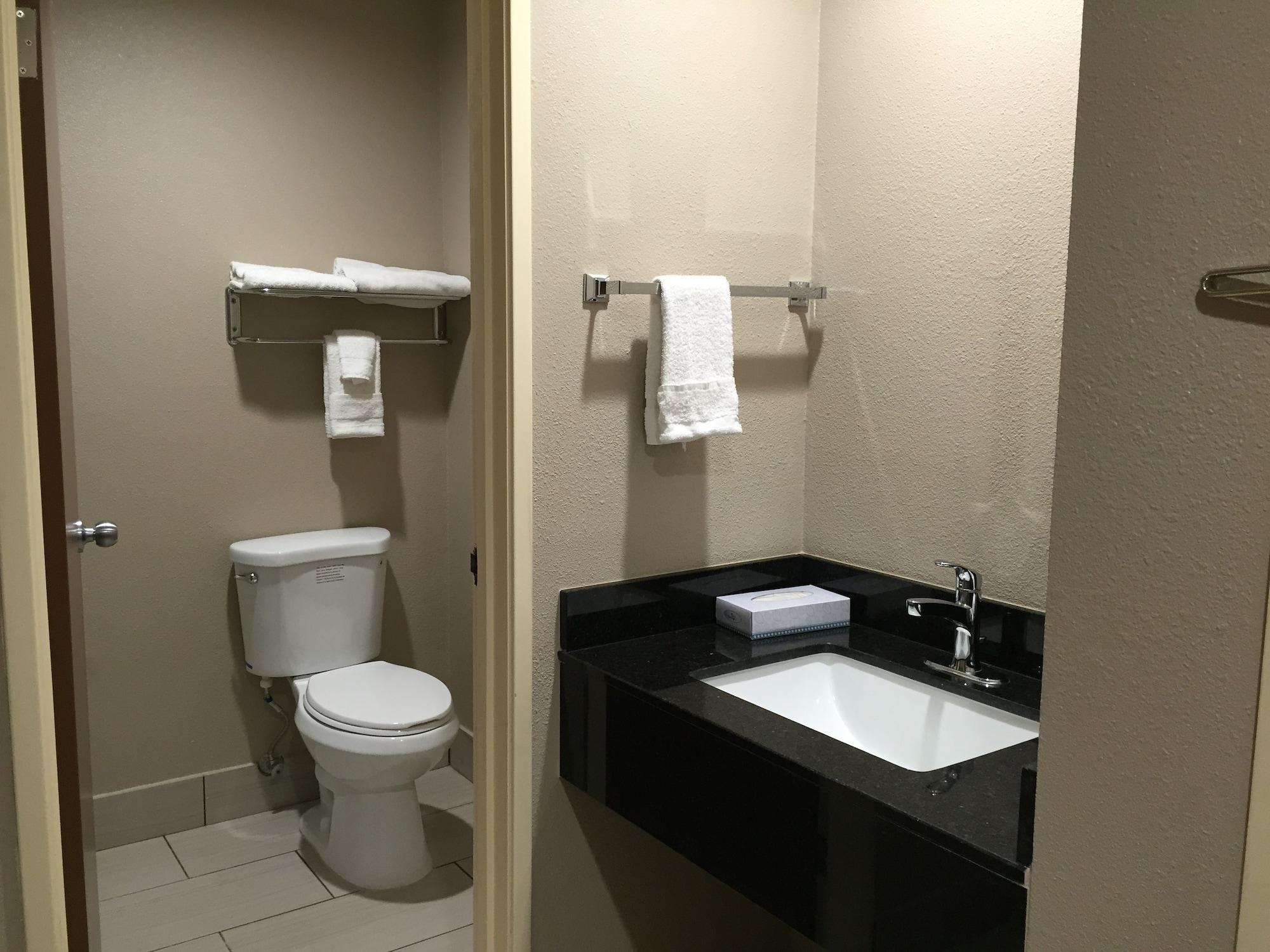 Super 8 By Wyndham National City Chula Vista Eksteriør billede