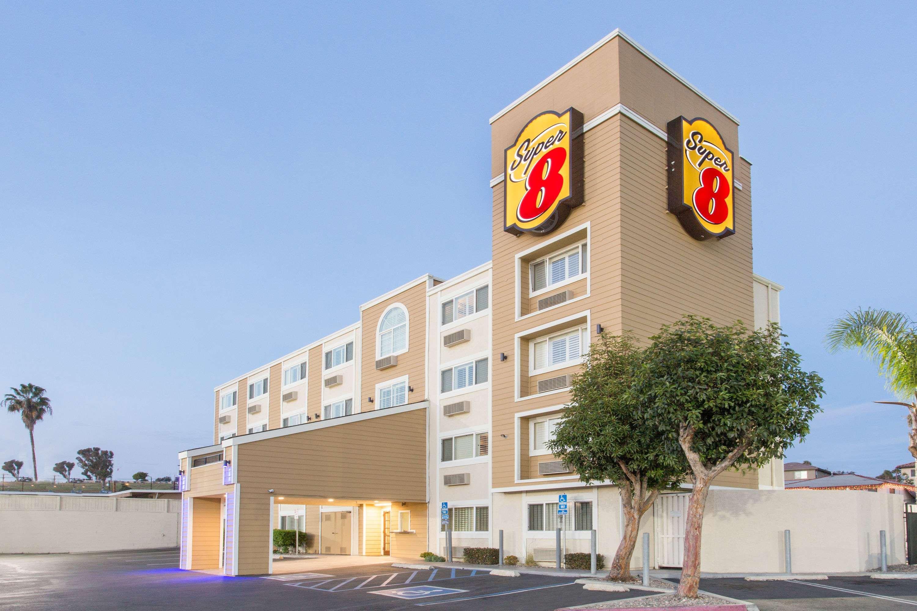 Super 8 By Wyndham National City Chula Vista Eksteriør billede