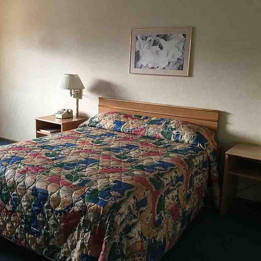 Super 8 By Wyndham National City Chula Vista Eksteriør billede