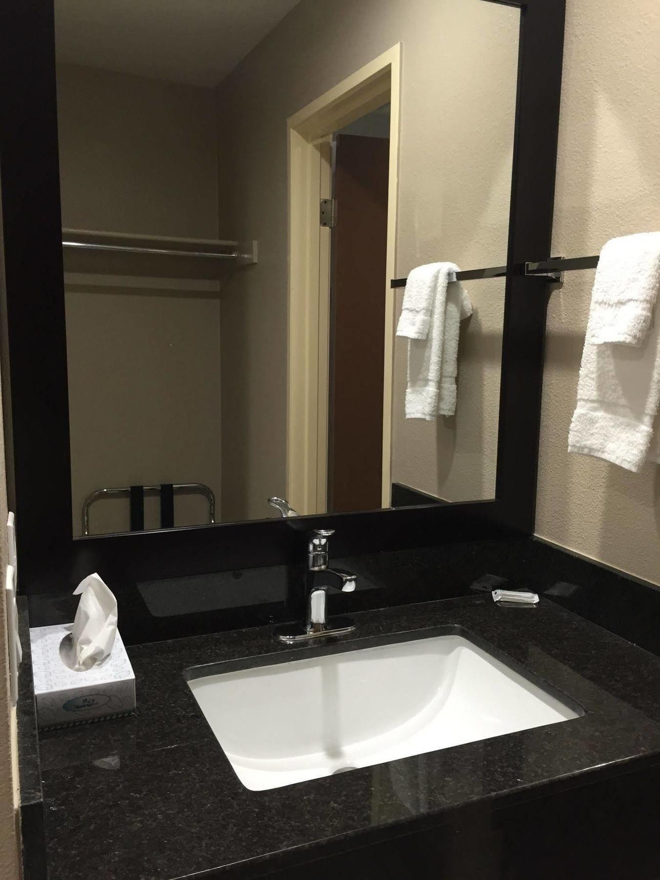 Super 8 By Wyndham National City Chula Vista Eksteriør billede